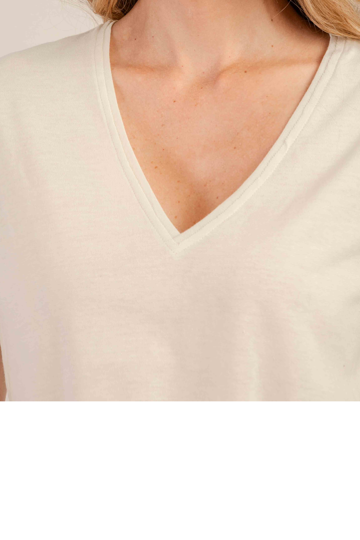 Camiseta Pune Decote V Off-White