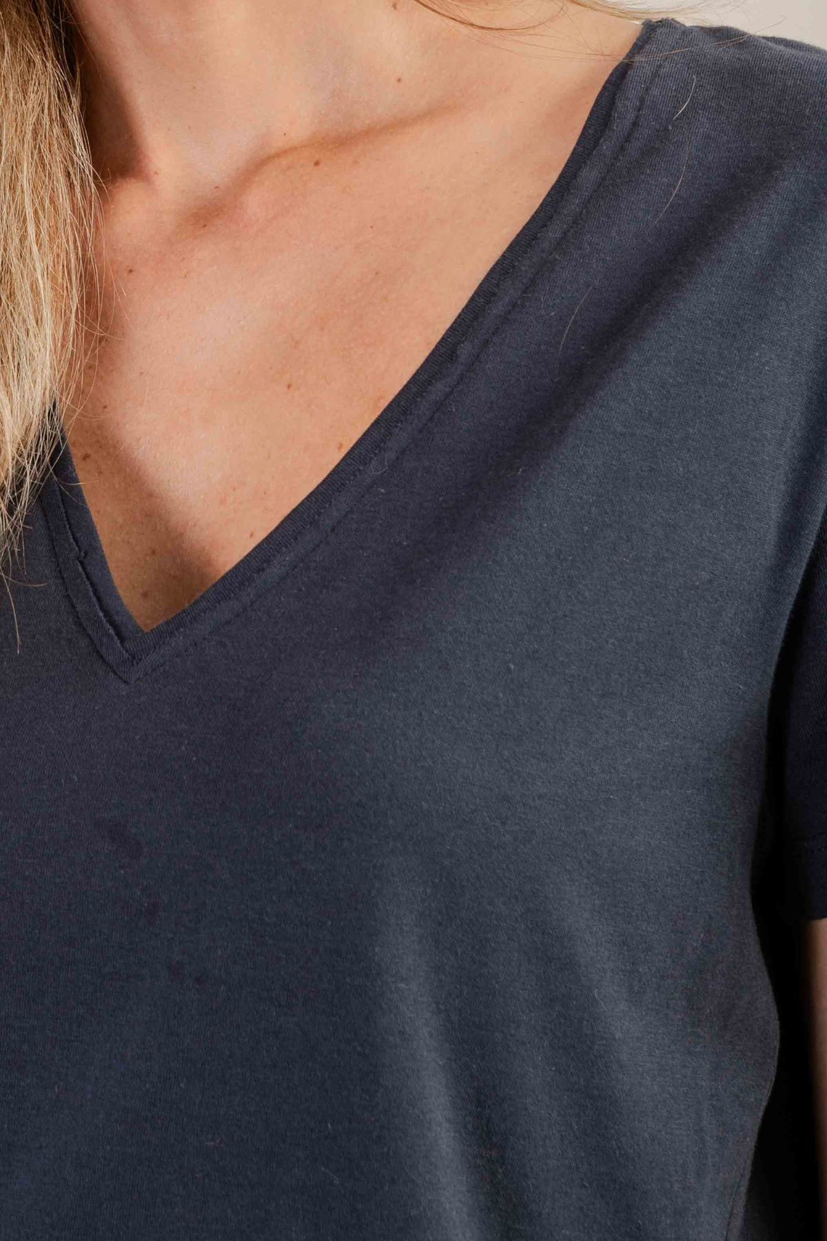 Camiseta Pune Decote V Azul