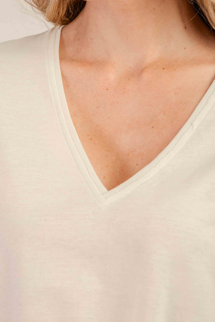Camiseta Pune Decote V Off-White